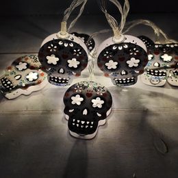 Décorations de jardin Halloween guirlandes lumineuses LED modélisation de crâne décoration de fête de vacances ornements de chambre à piles 230727