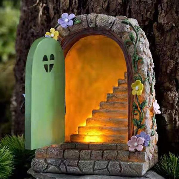 Décorations de jardin Statues en résine Ornements miniatures de maison de fée avec lumière solaire Porte fenêtre Figurines lumineuses Sculptures Cour extérieure Dec