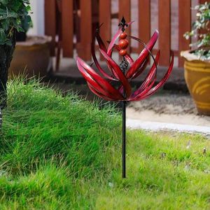 Décorations de jardin Spinners à vent Rotatif à 360 degrés en métal résistant aux UV Piquets de lotus en plein air Art de cour rouge pour pelouses Patio Affichage Moulin à vent