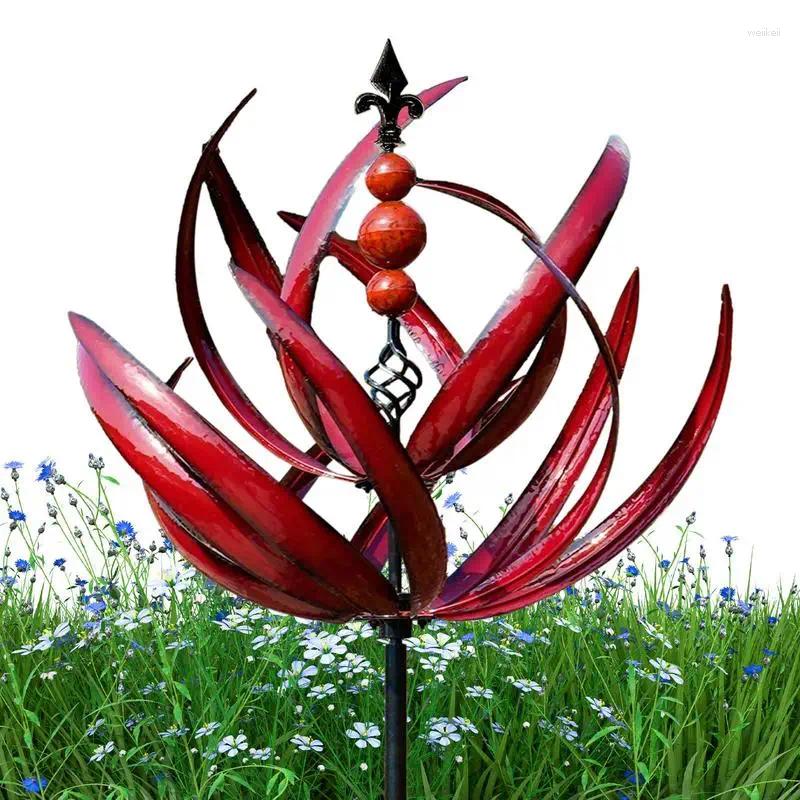 Dekoracje ogrodowe Spinnerów na stawkach 360 stopni Rotatable Metal odporny na UV Lotus Windmill Display Art dla chodników ścieżki patio czerwone