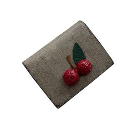 Billeteras de diseñador de fresa de jardín para mujeres billetera corta mini cadena carteras hebillas de habón tragamonedas tragamonedas de crédito Mujer Moda de lujo Lindo bolsillo de bolsillo Pochette Pochette Pochette