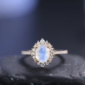 Gems Ballet Womens Gold Ring Natural Milky Blue Moonstone Cluster Halo Engagement anneaux de fiançailles en 925 Cadeau en argent sterling pour son 240514