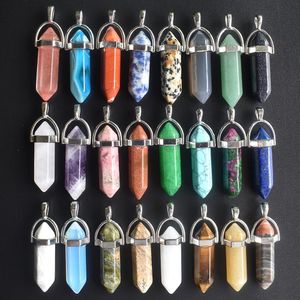 Edelsteengroothandel 24 stks/lot van hoge kwaliteit geassorteerde natuursteen gemengde pilaar charmes chakra hangers kettingen voor het maken van gratis 230210