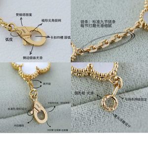 Bracelet de tempérament doux et charmant Clover Clover Five Flower Bracelet Chain Gold 18K Natural avec des bracelets Cleefed