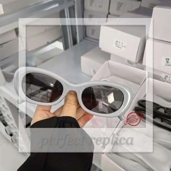 Lunettes de soleil douces 2024 Yi Mengling GM Cat Eye Sunglasses pour femmes Men haut de gamme Margiela Glâches en gros Gente Monster Goggles Ultra High Quality 426