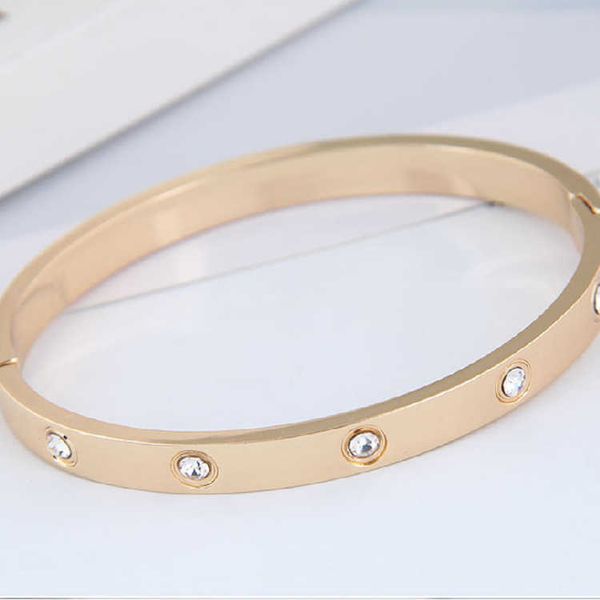 Bracelet à tempérament doux et coréen 18k dix diamant bracelet Bracelet ouvert couple simple pour les hommes avec des bracelets originaux de charrette