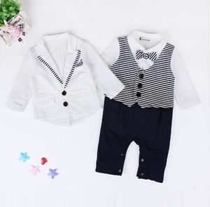 Conjunto de ropa de caballero para bebés, peleles de rayas para bebés, abrigo blanco, 2 uds., ropa para bebés, trajes de esmoquin formales para fiestas y bodas