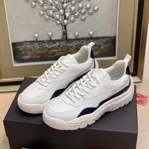 Chaussures sportives en cuir authentique Femmes hommes Sports Designer Skate Chaussures Valentinosneakers Running Woman Trainers 556