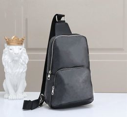 Cuir véritable Avenue Sling Bag Hommes Sac à bandoulière Designers de luxe Cross Body Chest Bag Sporty Travel Packs Outdoor Wallet Taille 21 * 8 * 30cm
