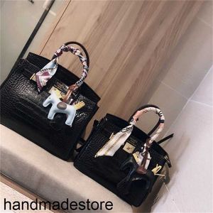 Genue en cuir en cuir BK BK Platinum Designer Famille de sacs pour femmes 30 Rich Lady Crocodile In Crossbody Handle BK25BK30 MAIN