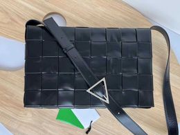 Borsa di design BVs in vera pelle Nuova fibbia a triangolo Originale cera d'olio Grande quadrato intrecciato a mano XOQTA