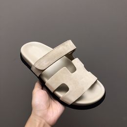 Sandalias hookloop de fondo plano de cuero genuino nuevas vacaciones de verano zapatos casuales de fondo grueso para mujer zapatos para hombre zapatos de playa de diseñador de lujo tamaños 35-45 + caja