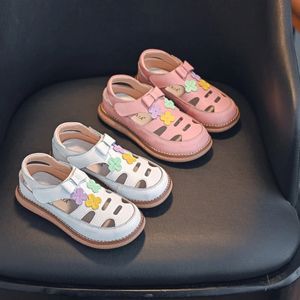 Echte lederen meisjes sandalen mode -appliques bloem zomer kinderen schoenen koe baby kinderen strand 240506