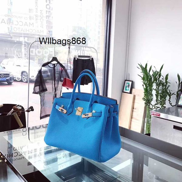 Bolso de cuero genuino BK L Patrón de lichi azul cielo Capa de cabeza Bolso de mujer de cuero de ganado Bolso de cuero suave brillante Bolso de mensajero de un solo hombro