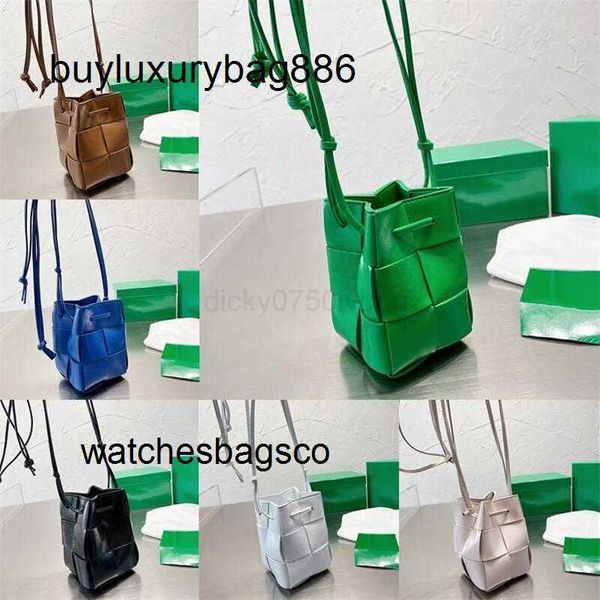 Bolso de cuero genuino Botteg Venet Cadena Almohada Jodies Bolso mensajero de piel de oveja Italia Verde Cubo Color Plano Tejido Lavado Feliz