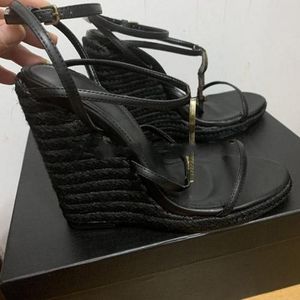 Sandales compensées en cuir véritable avec lettres tressées gladiateurs femmes sandales à plateforme
