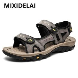 Sandalias de hombres de cuero genuinas Summer gran tamaño para hombres al aire libre zapatos casuales zapatillas de moda Big 3848 240409