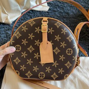 Cuir véritable PETITE BOITE CHAPEAU BOITE M45647 Sacs de luxe Designer Hobo Femmes Hommes Satchel Embrayage Cross Body Voyage Épaule Mode Circulaire Totes Sac à main