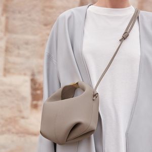 Bolso de hombro Polen de cuero genuino, bolso mensajero con cadena, bolsos cruzados de diseñador de lujo para mujer de alta calidad, nueva moda 2024, bolso de almuerzo de diseñador francés 2632