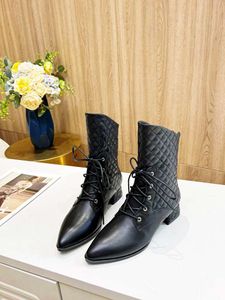 Bottes en cuir véritable pour femmes, demi-chevalier, talon épais, bouts pointus, chaussures de marque de luxe, à lacets, taille 35-41