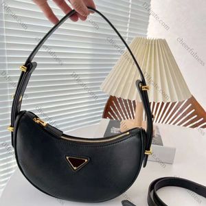 Sac à main en cuir véritable pour femme Noir Hommes Luxurys Designer Pochettes Cross Body Totes Hobo Triangle Demi-Lune Sac Vintage Sacs à main en gros Sacs à bandoulière