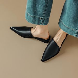 Véritable sandales pantoufles pointues zapatillas en cuir pointu les chaussures de femmes sandalias à talons plats concises chaussures femme solide ccise