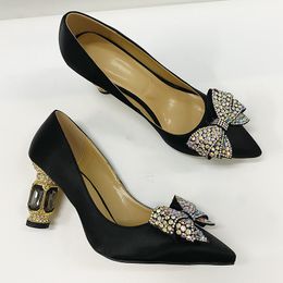 Véritable teinture dames femmes vraies chaussures robes en cuir diamant chunky talons hauts sandales été pollige pointu mariage mariage sexy slip on bugs