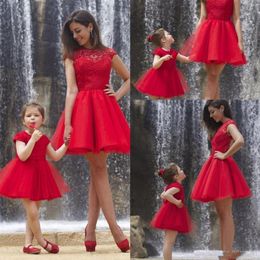 Geogrous rode moeder en dochter jurk met korte kanten applique sexy backless juweel hals formele prom gowns293r