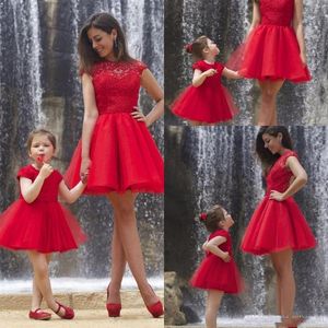 Geogrous rode moeder en dochter jurk met korte kanten applique sexy backless juweel hals formele prom gowns293r