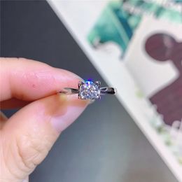Geoki 925 Sterling Silver Perfect Cut geslaagd Diamanttest 1 CT D kleur VVS1 Cow Head Ring for Women Luxury Jewelry240412