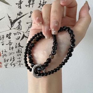 accessoire de géomancie comme l'eau du poisson, la boucle de sécurité du koi est un bracelet perlé noir à double boucle avec un design simple et de niche à style chinois