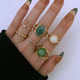 Imitation géométrique Green Jade Joint 6 pièces pour femmes avec un sens de conception de simplicité de niche et d'anneau d'incrustation en diamant
