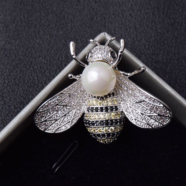 GG GG célèbre marque Design insecte série femmes délicate petite abeille broches cristal strass broche bijoux cadeaux pour fille