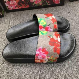 Ggitlay Mannen Vrouwen Slippers Designer Rubber Slides Sandaal Platte Bloemen Aardbei Tijger Bijen Groen Rood Wit Web Mode Schoenen Strand Qy