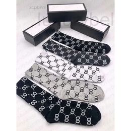 Ggity gc gg Calcetines para hombre Diseñador Hombres Calcetín deportivo de cuatro estaciones Moda 5 pares Conjunto Clásico Diseño de mujer Calcetines Alta calidad Letra G Patrón bordado 296