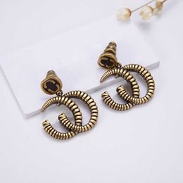 GGITY Luxurys diseñadores Pendientes netos rojos pendientes retro retro cien parejas muestran la cara delgada temperamento de moda gran marca muy bonita