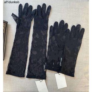 gglies NIEUWE Zwarte Tule Handschoenen Voor Dames Designer Dames Letters Print Geborduurd Kant Rijden Wanten Ins Mode Dun Feest 2 Maat