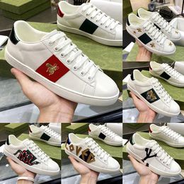 Ggshoes and Mens Hauvre qualité Guxci Gussie Designer Chaussures Italien Femmes Casual Chaussures Abeille brodée verte blanc rouge rayé Tiger Snake Ace Leather Sneakers