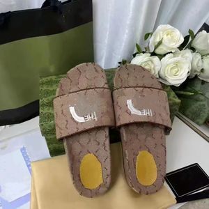 Ggshoes Gussie Designer Slide Sandal Topquality Guxci Men Canvas Femmes Camel et Ebony Brown Leather Platform Slipper Broidered Letter Slides Shoes Shoes Foam Ru