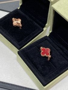 Cadeau voor vrouw ontwerper rode top V-goud nieuwe dubbelzijdig roterende vier blad bloemmotief ring rode jade Medalchico gesneden liefde ring