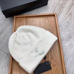 Chapeaux cadeaux Chapeau tricoté ProtectionWarm Designers Outdoor Winter Cold Beanie Beanie Lettre Peluche Doux Haute Qualité Fashi