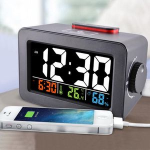 Idea de regalo Mesita de noche Wake Up Reloj despertador digital con termómetro Higrómetro Temperatura de humedad Mesa Reloj de escritorio Cargador de teléfono 210310