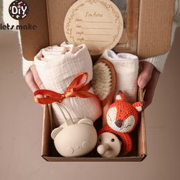 Coffrets cadeaux 1 ensemble de produits pour bébé serviettes de bain couvertures en coton brosse cadeaux jouets pour enfants animaux au crochet souris silicone boîte de rangement rembourrée 230720