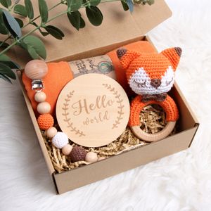 Gift Sets Organic Boho Baby Basket Gift Box born Gehaakte rammelaar mousseline inbakerdoek gebreide speelgoedset 230715