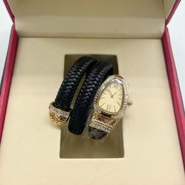 Regalo Reloj de pulsera de cuero estilo serpiente serpentina clásico con esfera de diamantes vintage Colección de relojes para mujer Diseñador Relojes de diseño de lujo Reloj con movimiento de cuarzo Sin caja