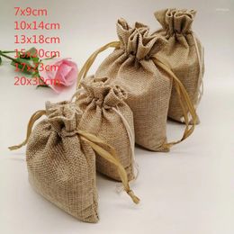 Envoltura de regalo 10-1000 unids / lote Bolsas de lino de yute Embalaje con cordón para Navidad Fiesta de boda Favor Bolsa Arpillera