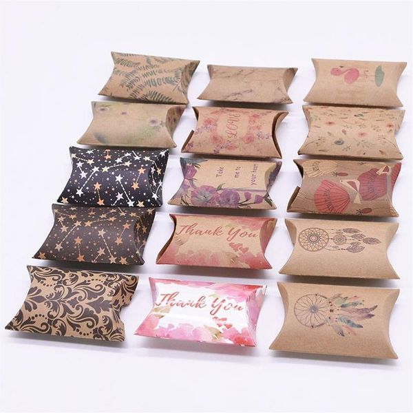 Cadeau cadeau 10/20/50pcs multi-motifs imprimés boîtes de papier kraft mignon mini sacs de bonbons en forme d'oreiller pour la boîte de faveurs de mariage emballage298r