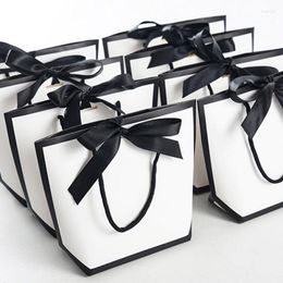 Emballage cadeau 10/50 pièces boîte de papier en carton Portable blanc boîtes d'emballage alimentaire sac à déjeuner avec ruban noir sacs cadeaux sac à main personnalisé