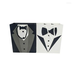 Cadeau cadeau 100pcs noir blanc robe formelle sac fourre-tout en papier hommes costume pour les garçons d'honneur invités fournitures de fête de mariage