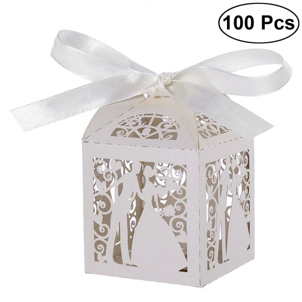 Enveloppe cadeau 100pcs couple Design Luxury Lase Cut Wedding Sweets Sweets Candy Favo Boîtes avec des décorations de table de ruban A20 230110